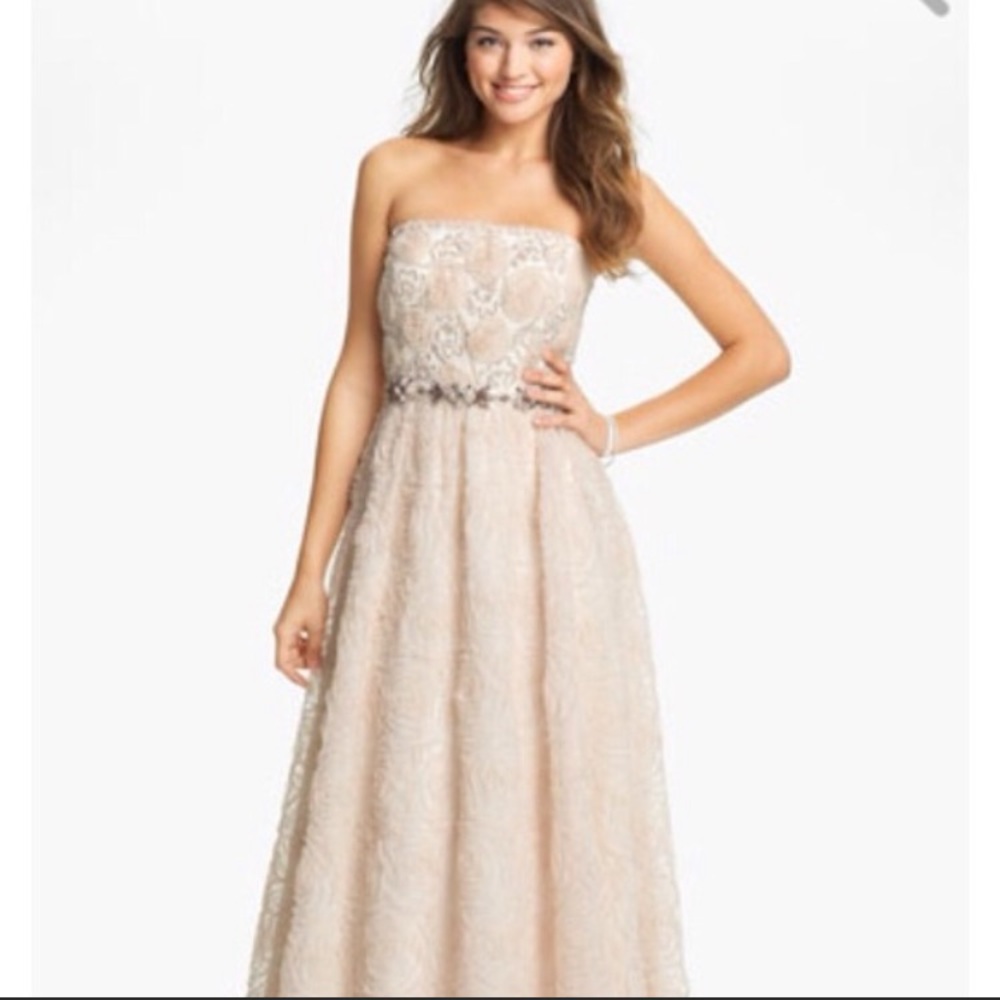 Adrianna Papell | Blush | Rose | Flower | Wedding
